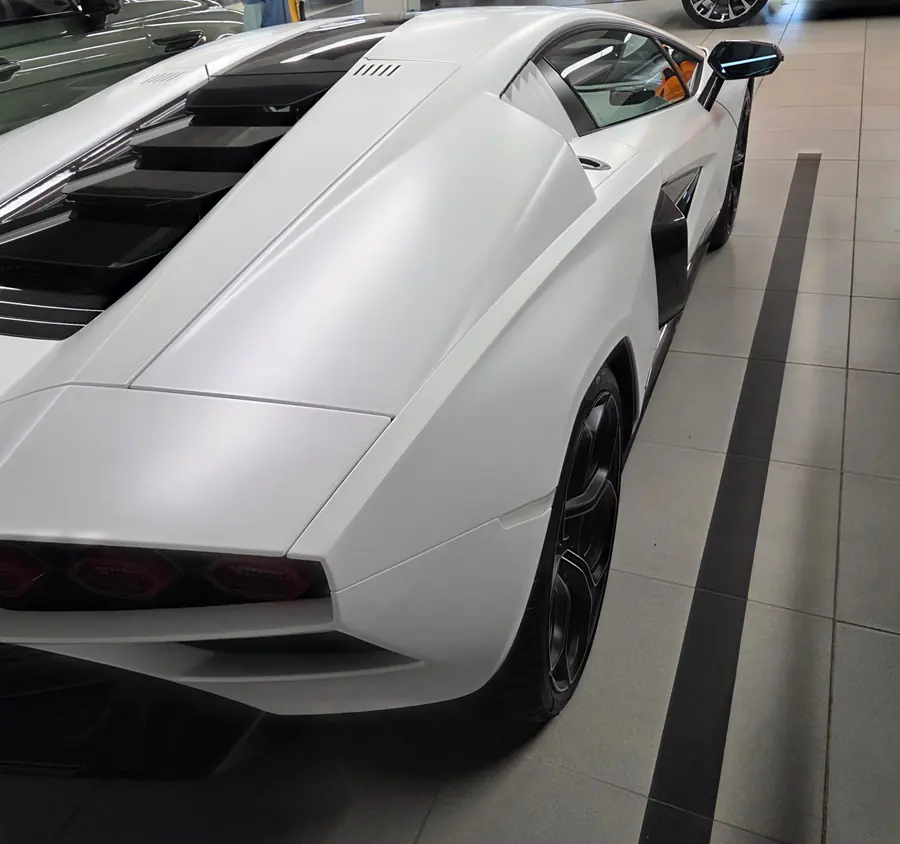 White Lamborghini Countach LPI 800-4 — rear three-quarter